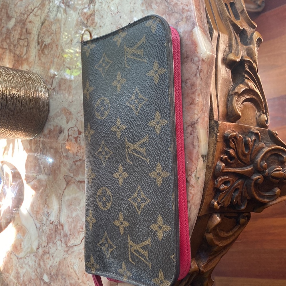 Luis Vuitton monogram Insolite Wallet rose pop interior.Excellent condition